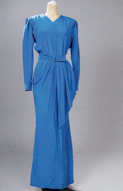 null Robe YVES SAINT LAURENT Collection, Modèle Sophie portée par KATOUCHA. Défilé...