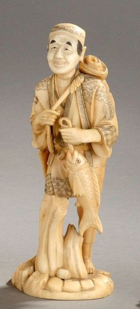 null OKIMONO en ivoire marin représentant un pêcheur Japon, période Meiji H. 20 cm...