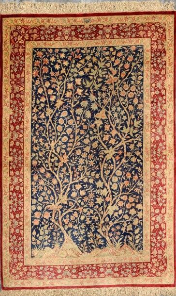 GHOUM (IRAN), vers 1880 Fin tapis en soie...