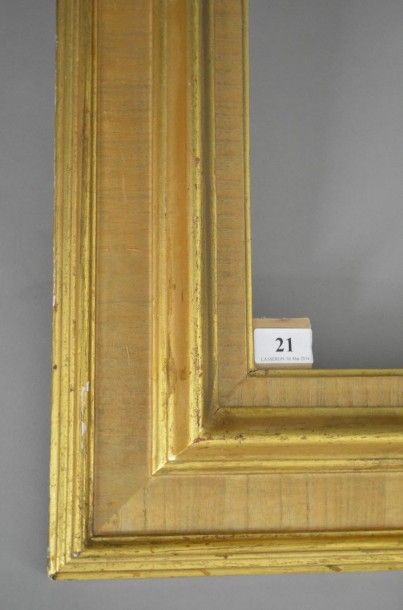 null Cadre à cassetta en bois mouluré et doré XXème siècle 59 x 72 cm - Profil: 12...