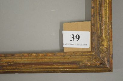 null Baguette en bois sculpté et doré à décor de faisceaux Epoque Louis XVI (recoupée...