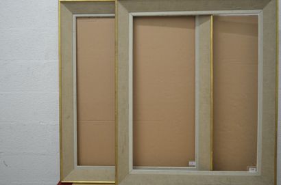 null Paire de cadres en bois, toile et doré 

XXème siècle 

72 x 91 cm - Profil...