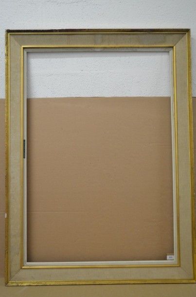 null Cadre en bois doré et toile 
XXème siècle 
79,5 x 115 cm - Profil : 10,5 cm...