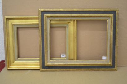 null Deux cadres en bois mouluré et doré 
XXème siècle 
32 x 45 cm - Profil : 9 cm...