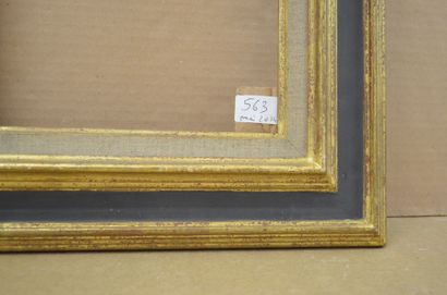 null Deux cadres en bois mouluré et doré 
XXème siècle 
32 x 45 cm - Profil : 9 cm...