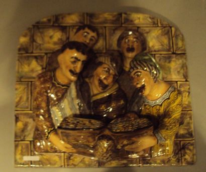 EST DE LA FRANCE Panneau à décor en bas-relief d'une chorale d'hommes, décor polychrome....