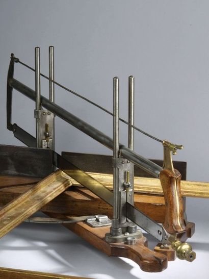 null Scie à coupe d'onglets en bois, acier, laiton et cuivre Circa 1906 (Quelques...