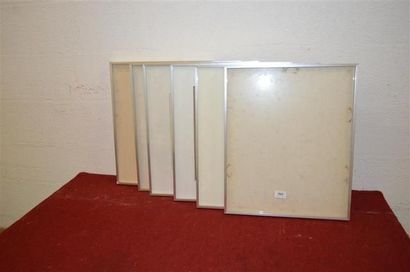null Suite de six cadres en aluminium Circa 1970 40 x 49 cm - Profil: 0,5 cm