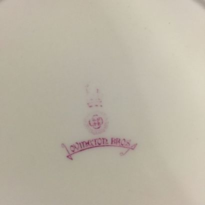 OVINGTON BROS, NEW YORK Suite de dix assiettes en porcelaine de forme polylobée,...