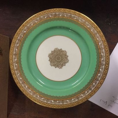 Lenox Suite de douze assiettes en porcelaine, l'aile de couleur verte composée de...