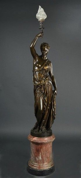 Paul DUBOIS (1827-1905) Statue en bronze à patine brune représentant une jeune femme...