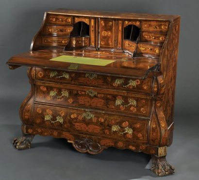 null COMMODE SCRIBAN en placage de fruitier et bois de rapport marqueté de vases...