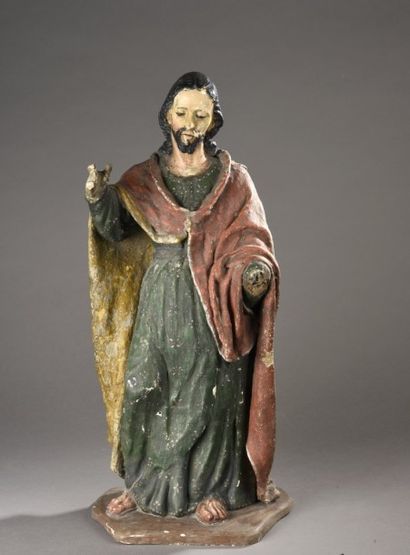 null STATUE en bois polychrome représentant un personnage religieux, la main droite...