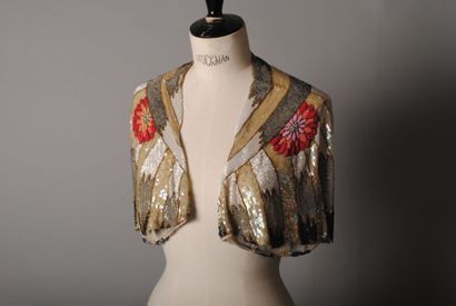 ANONYME circa 1920 Elément de robe transformé en cape avec passage des bras entièrement...