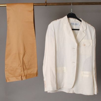 CHRISTIAN DIOR Lot composé d'une veste en lin blanc, col cranté, simple boutonnage,...