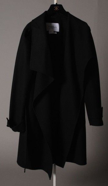 Max MARA Manteau en cachemire noir, col châle, parementure sans boutonnage, ceinture,...