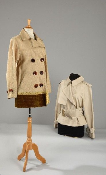 LOUIS VUITTON Lot composé d'une veste courte en soie beige, manches longues raglan,...
