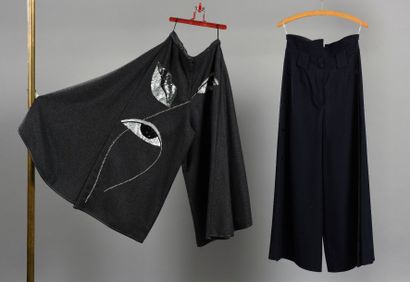 Anne-Marie BERETTA, Hiroko KOSHINO Lot de deux jupes culottes l'une en flanelle grise...