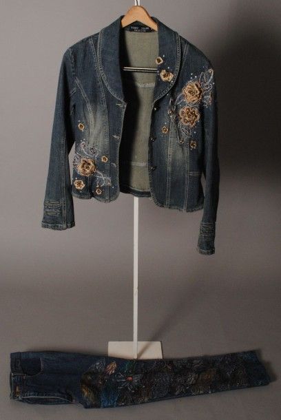 FANNY Collection, OPPIO Lot composé d'une veste à col châle en denim bleu délavé...