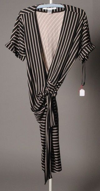 Diane von FURSTENBERG Robe en jersey de soie noir, beige à motif de cordages, décolleté...