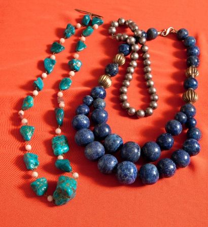 null LOT DE SIX COLLIERS, deux importants colliers en lapis-lazuli et argent (1er...