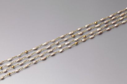 null SAUTOIR en or jaune (18K 750 ?), composé de perles baroques alternées par des...