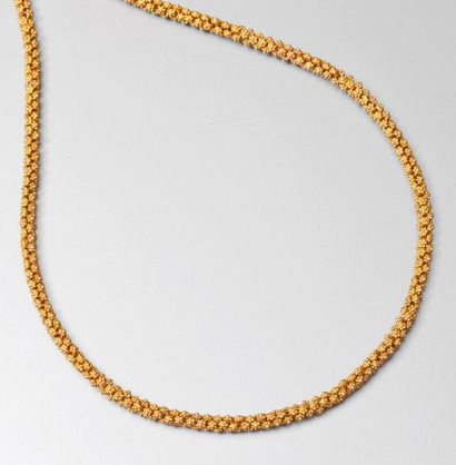 null COLLIER en or jaune (18k, 750 millième) composé d'une maille tubulaire décorée...