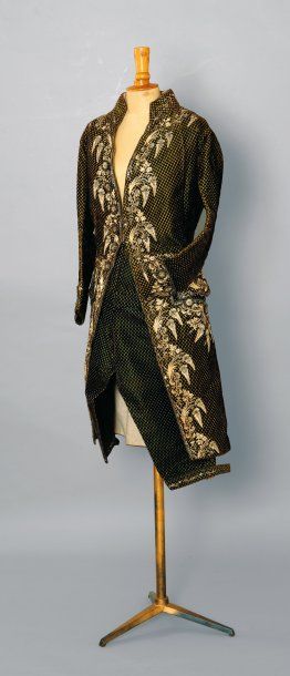 null Habit et culotte assortis, fin du XVIIIe siècle, en velours épinglé fond noir,...
