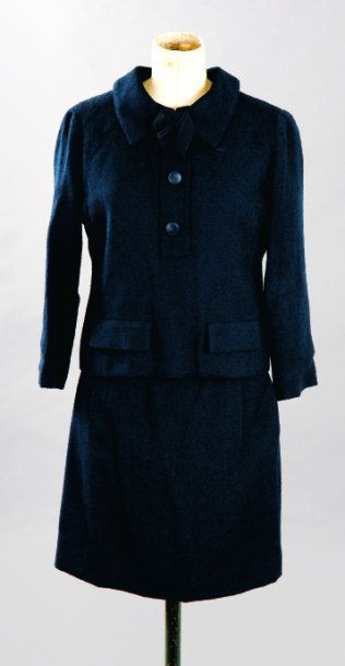 null Tailleur en lainage bleu marine, griffé Yves Saint Laurent Haute couture, Printemps...