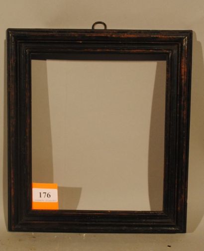 null Cadre en poirier mouluré noirci. Italie, époque XVIIIe siècle 19,7 x 42,4 cm...