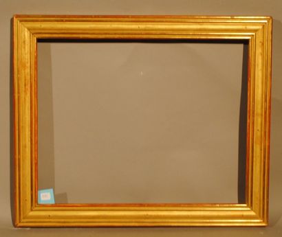 null Baguette en bois mouluré, dorée. Epoque XIXe siècle 37,9 x 48,1 cm - Profil;...