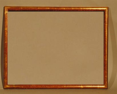 null Jonc en bois mouluré, doré. Epoque XIXe siècle 33,6 x 43,9 cm - Profil: 2,1...