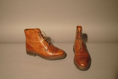 John LOBB 
Paire de chaussures de Trekking en cuir marron, fermeture à lacets montants,...