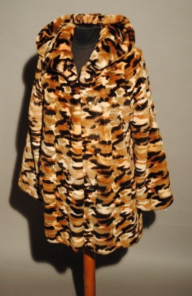 ANONYME 
Duffle-coat à capuche double fourrure en orylag imprimé camouflage, simple...