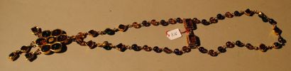 CHANEL circa 1984-1989 
Magnifique collier recomposé de perles en résine à l'imitation...