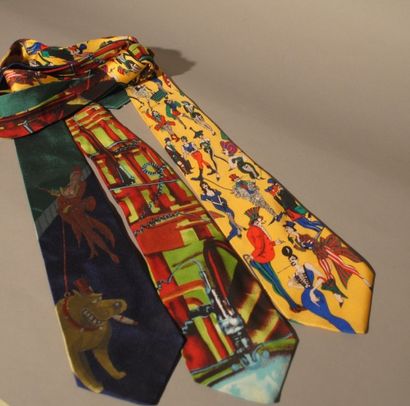 Jean-Paul GAULTIER 
Lot de trois cravates en soie imprimée à motifs divers.