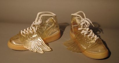 ADIDAS par Jeremy SCOTT année 2010 édition limitée 
Paire de sneakers «Wings» en...