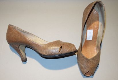 null Paire d’escarpin en python beige