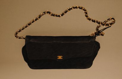 CHANEL Sac en cuir molletonné noir