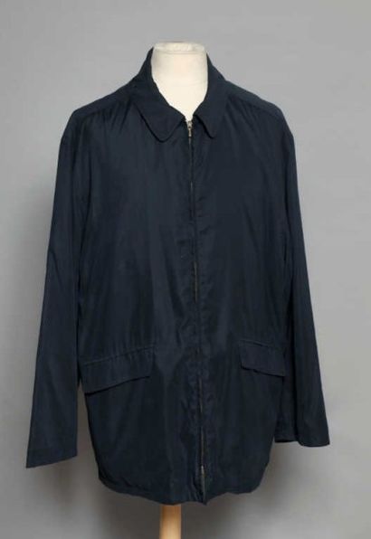HERMES Paris Surveste zippé en belseta noir, petit col, poches horizontales. T52
