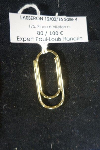null PINCE À BILLET en forme de trombone en or jaune (18 K, 750‰).
L.: 4,50 cm
Poids:...