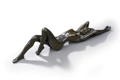 Jacques Le Nantec (1940) 
Femme étendue.
Bronze à patine brune signé.
L.: 26 cm