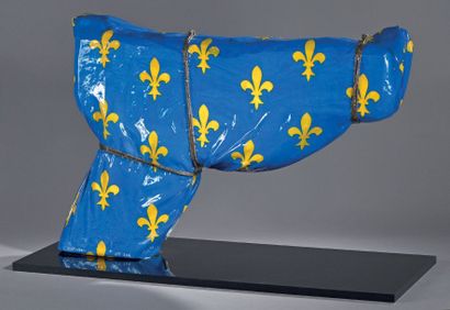 Helder BATISTA. (né en 1964) 
Un Gun Royaliste à fond bleu et décor de fleur de Lys.
Modèle...