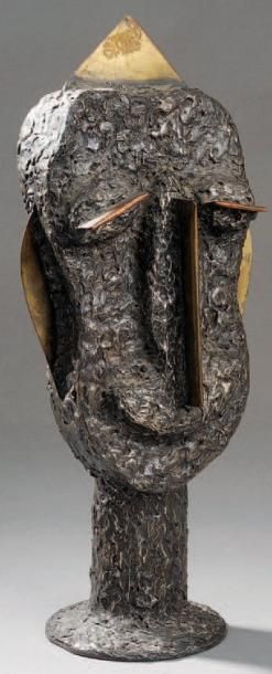 Raymond TRAMEAU (1897-1955) Tête Sculpture en métal. Signée au dos Haut.: 34 cm