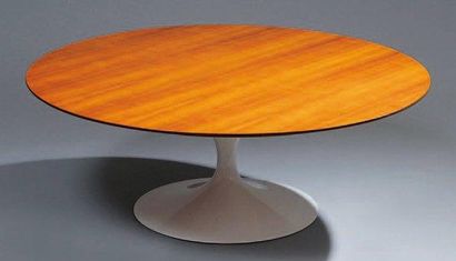 EERO SAARINEN - Knoll Editeur Table basse à plateau en bois et pied en alu recouvert...