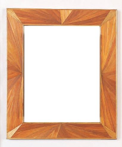 null Cadre en bois et paille à motif géométrique, circa 1930 Dim. : 28,9 x 22,7 cm...