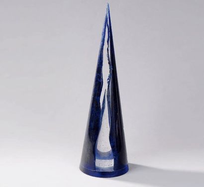 Etienne LEPERLIER (né en 1952) Sculpture en quatre éléments. Couleur bleue, translucide....