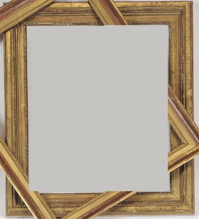null Baguette en bois sculpté et doré. Epoque Louis XVI 30,9 x 38,3 cm - Profil :...