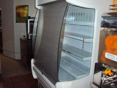 1 vitrine réfrigérée service avant METRO