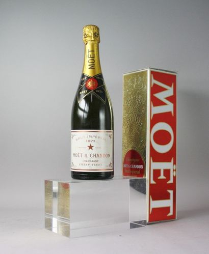 null 1 Bouteille Champagne Moët & Chandon 1971 Etui d'origine